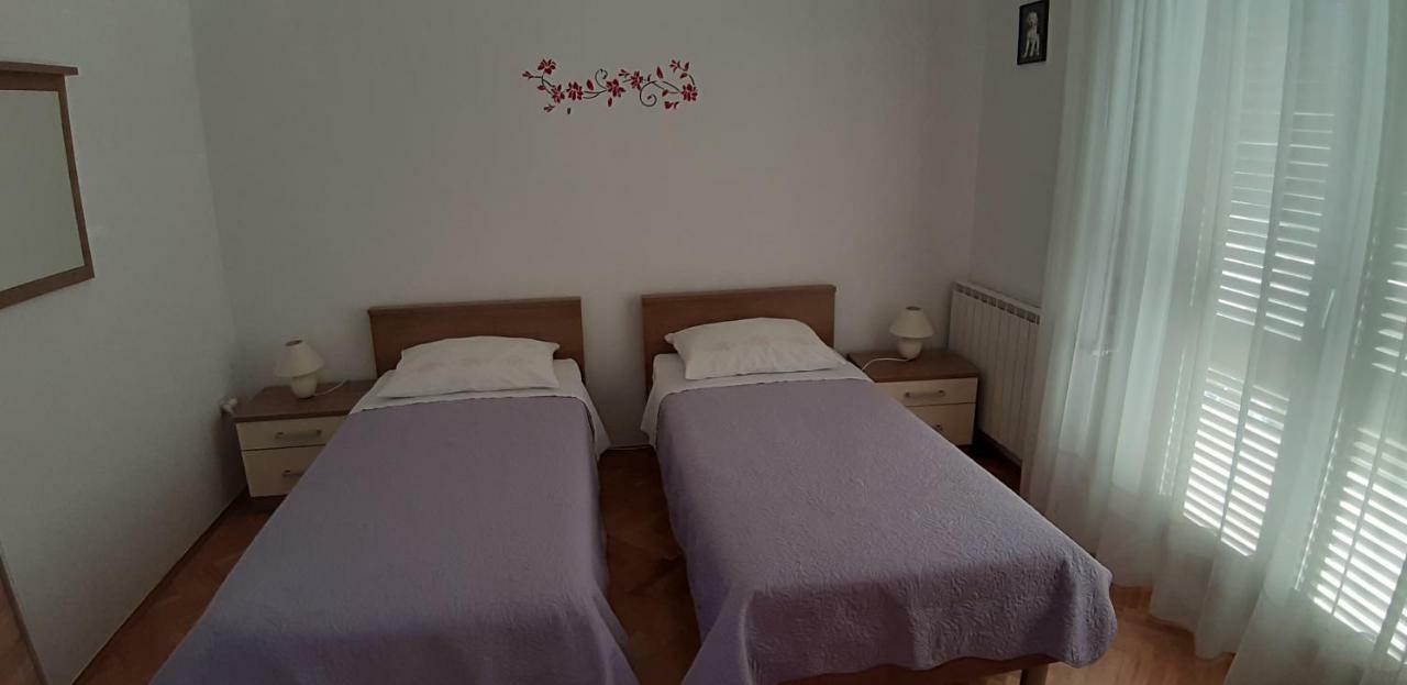 Apartmani Ana Cres Exterior photo