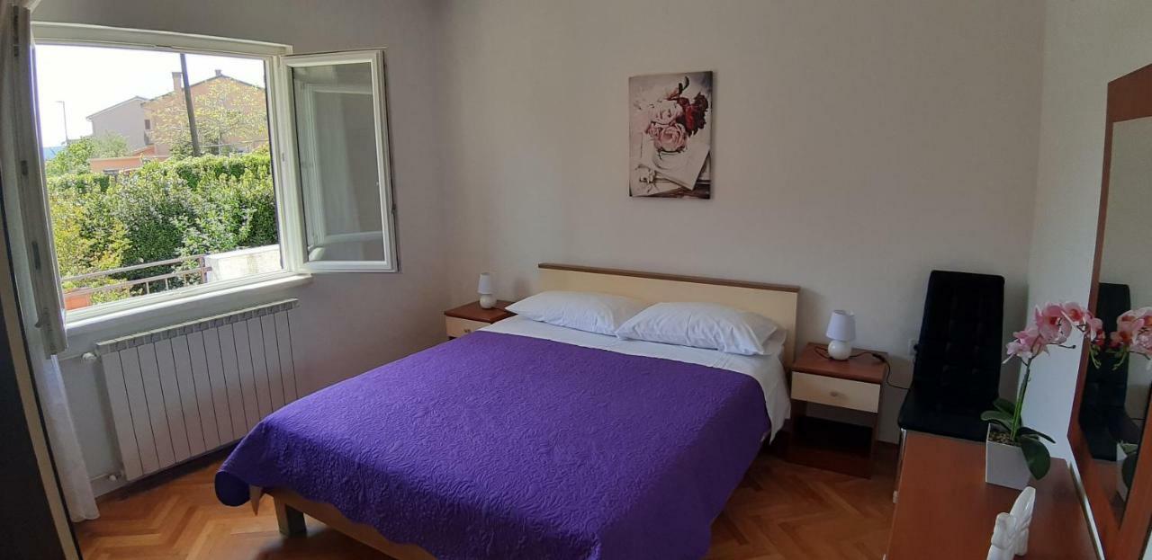 Apartmani Ana Cres Exterior photo